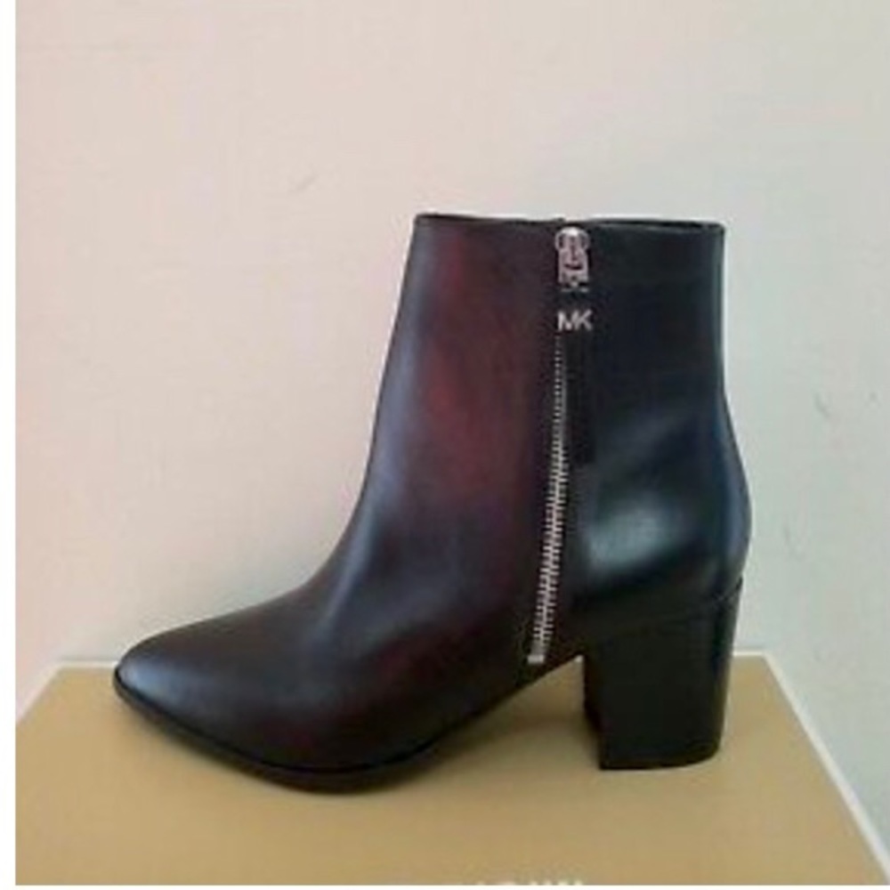 🍁 MICHAEL KORS BOOTIES 🍁